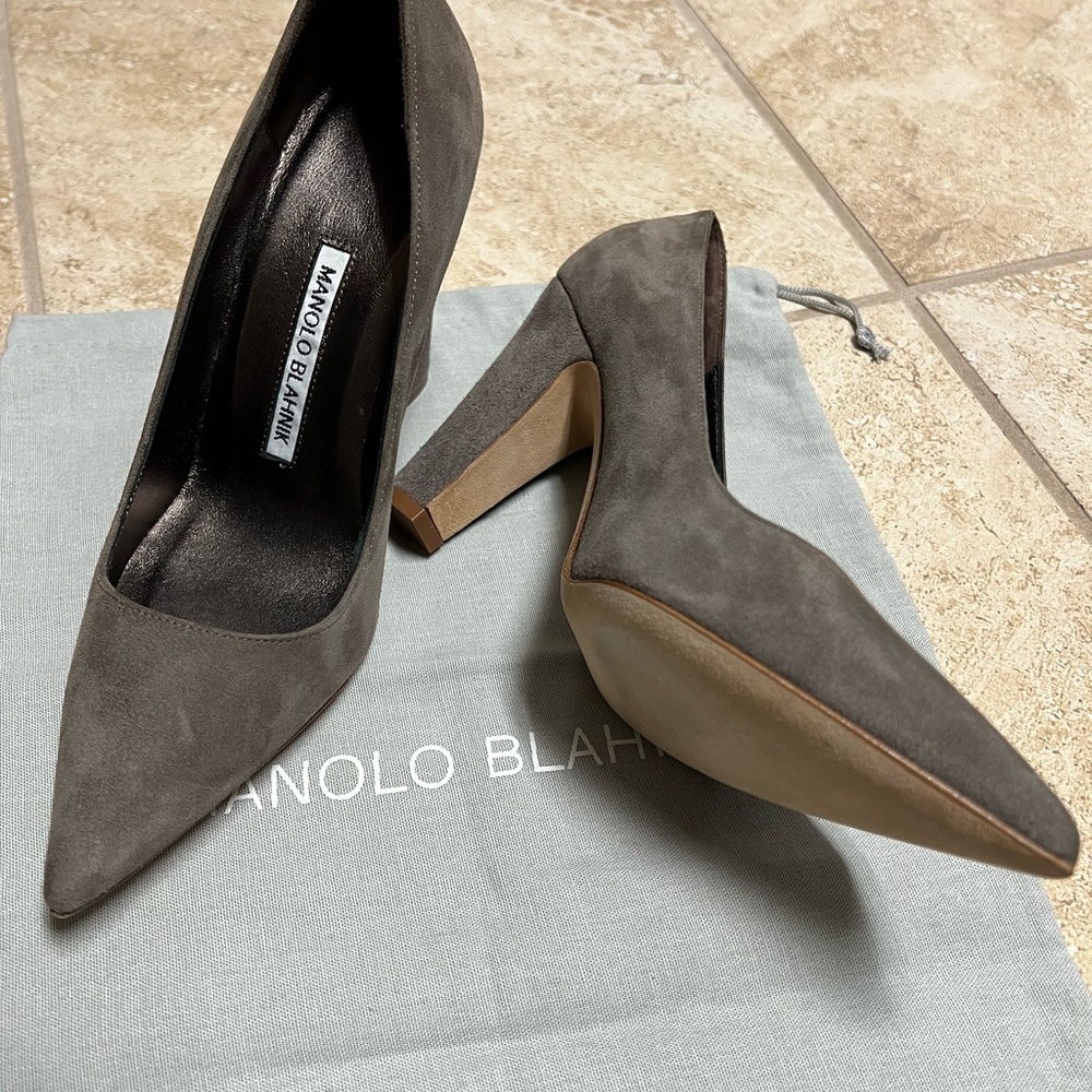 *NEW* MANOLO BLAHNIK Gray Suede Pumps Size 35.5